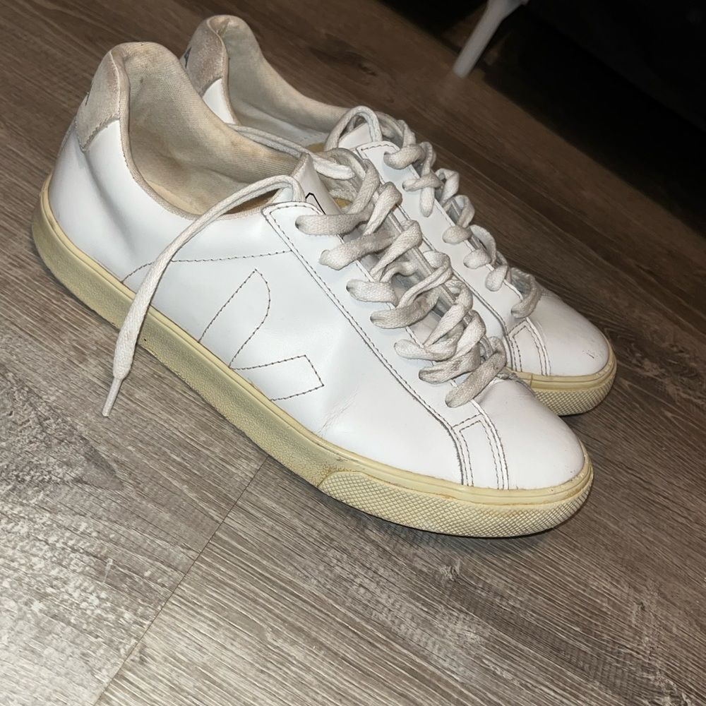 Veja fashion sneaker size 37